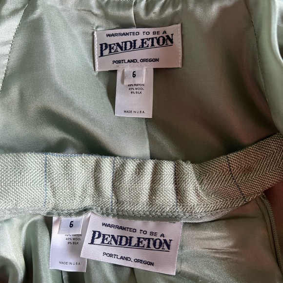 Pendleton wool/silk skirt suit. Size 6 - Picture 3 of 3
